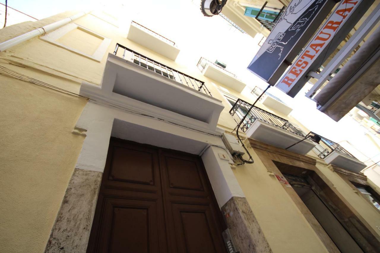 Apartament Esparteros 6, Estudios