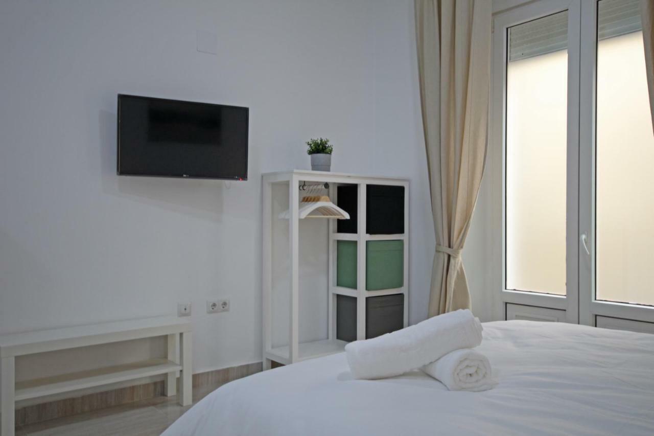 Apartament Esparteros 6, Estudios *