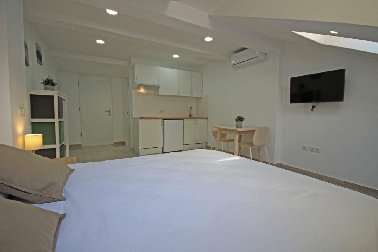 Esparteros 6, Estudios * Màlaga